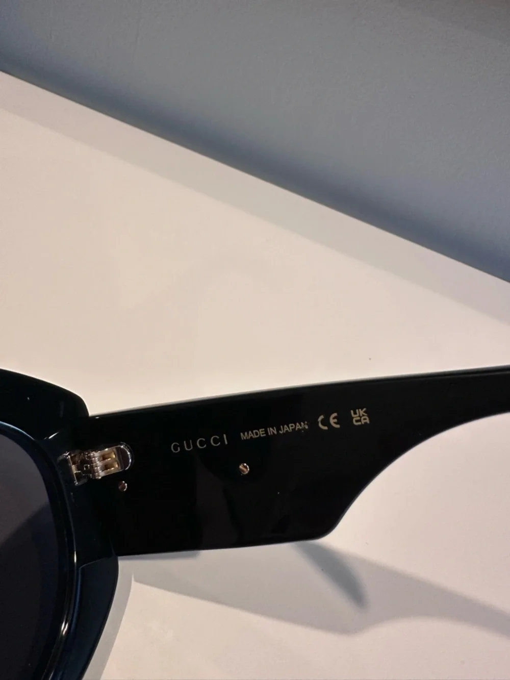 Black Oversized Round Women's Sunglasses - Picture 3 of 4